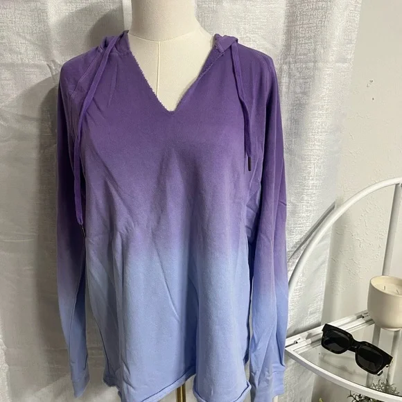 #59 NEW ARRIVAL! Ombre pull over top 💜 🩵 - Picture 3 of 4
